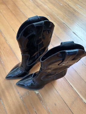 Never worn Larroude Thelma bootie